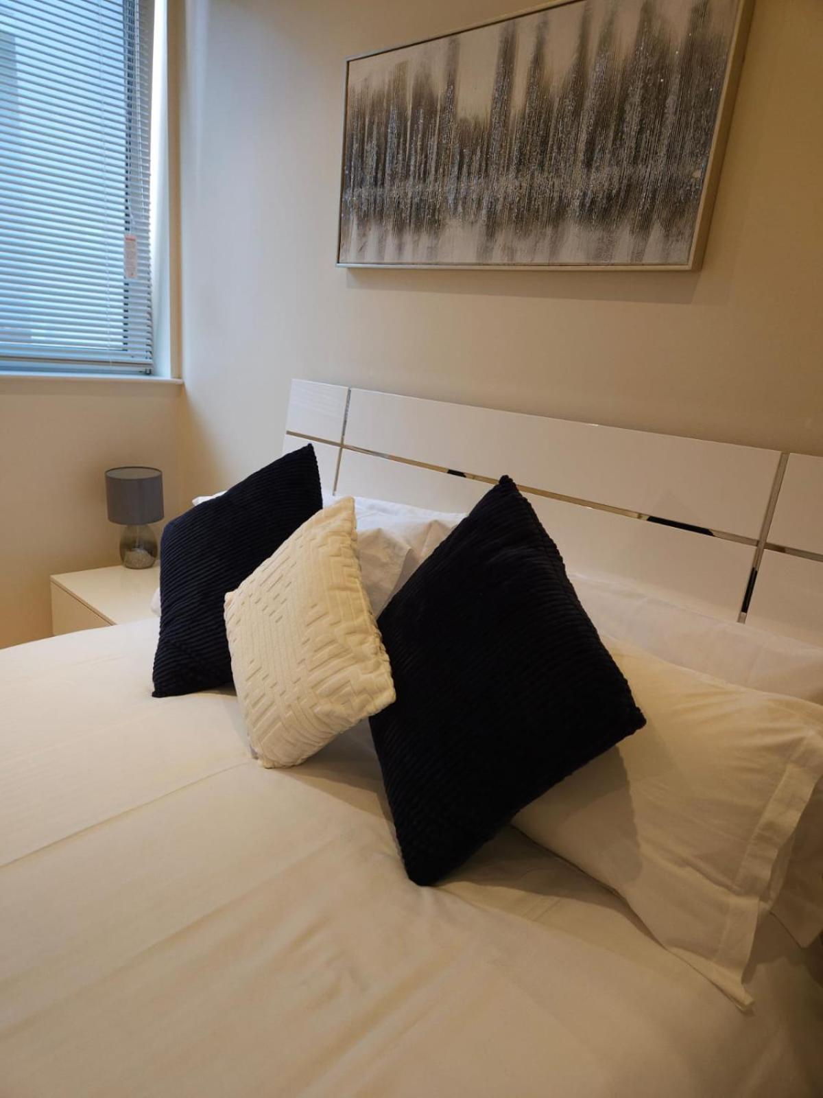 Comfy Spacious Apartment In Canary Wharf London Eksteriør bilde